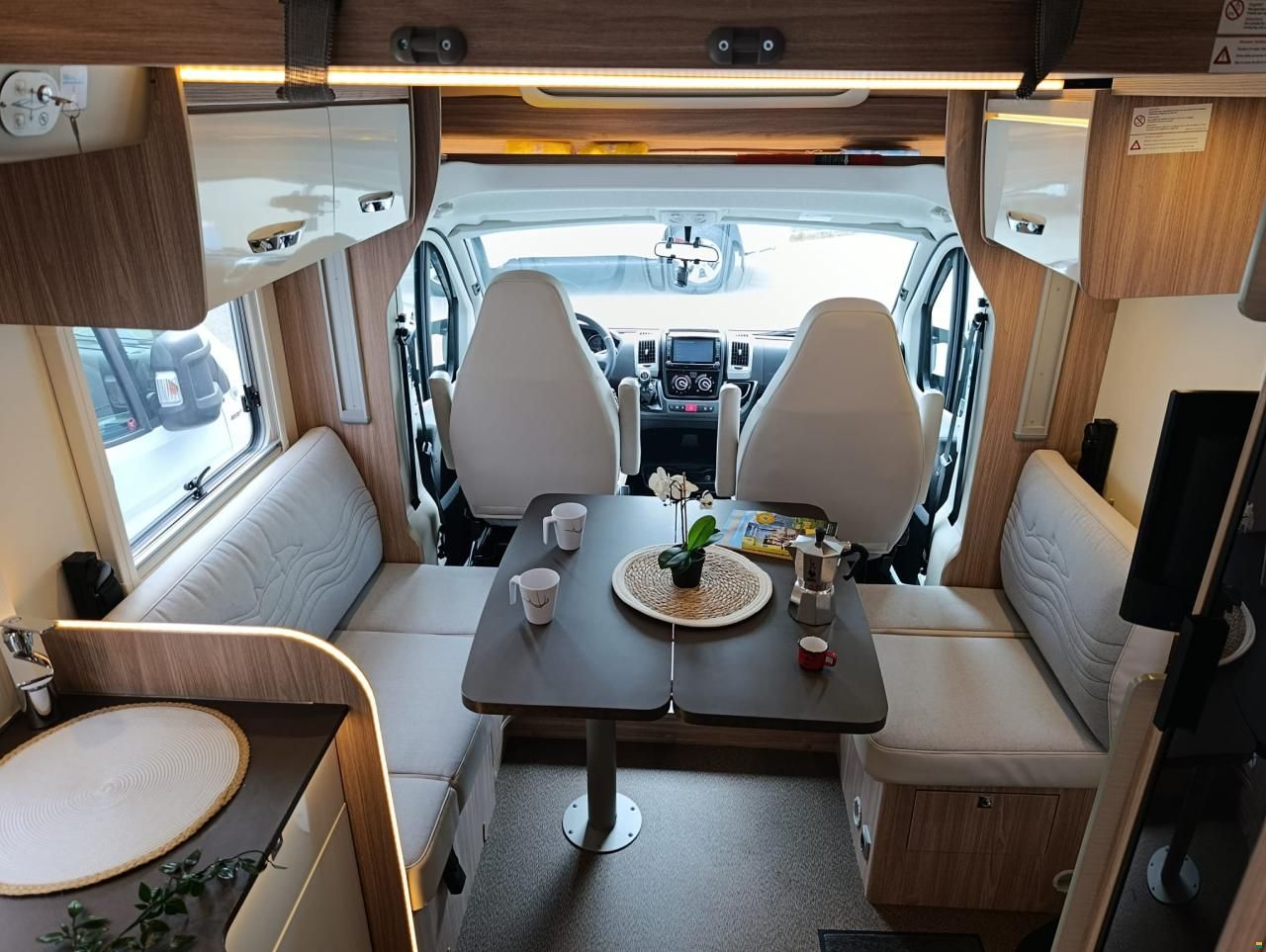 B&uuml;rstner IT 732