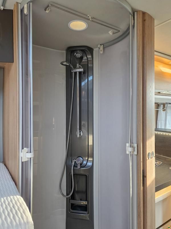 Knaus Sky TI 700 MEG Platinum Selection