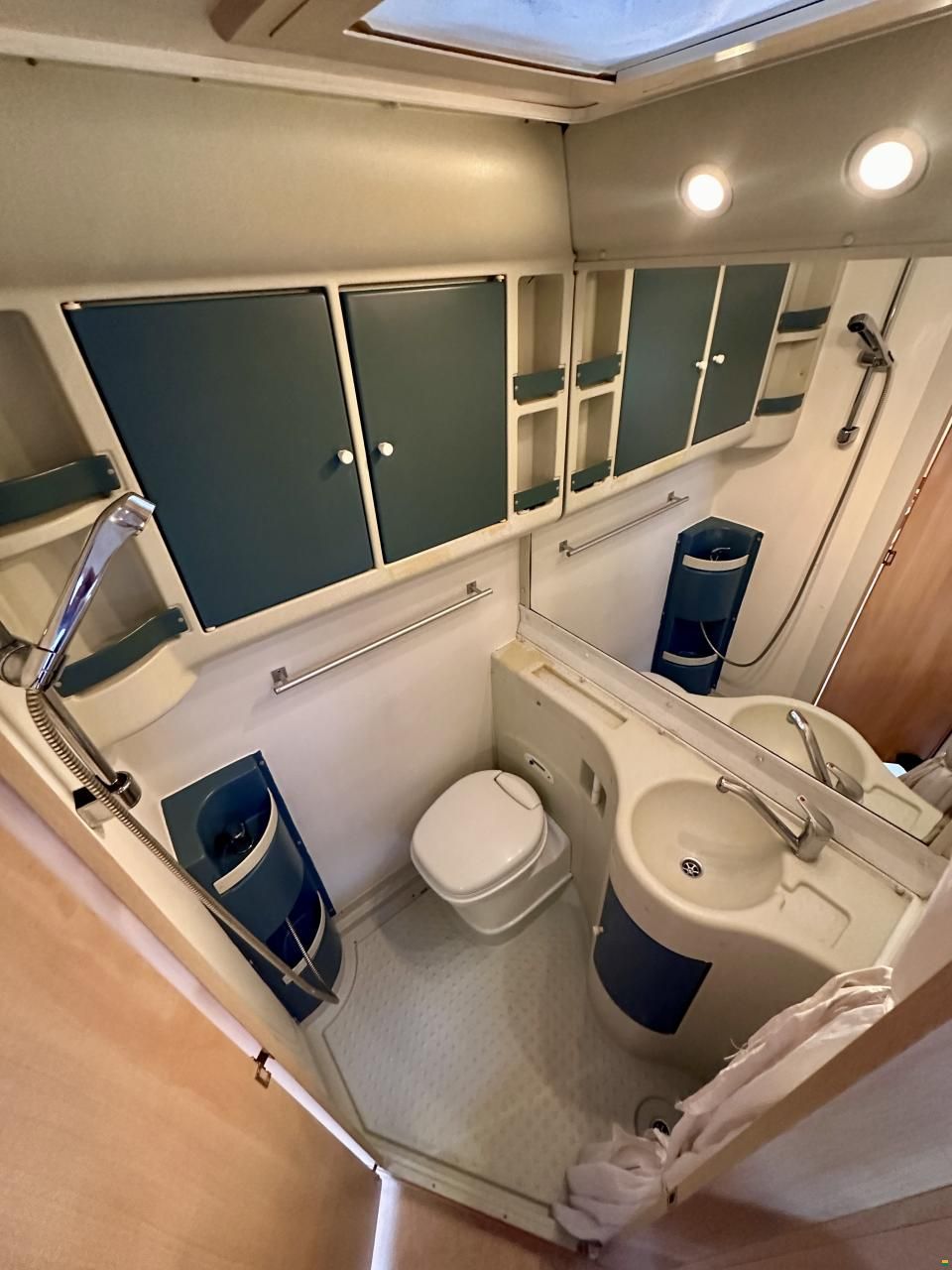 Eura Mobil - Compact Winter Edition