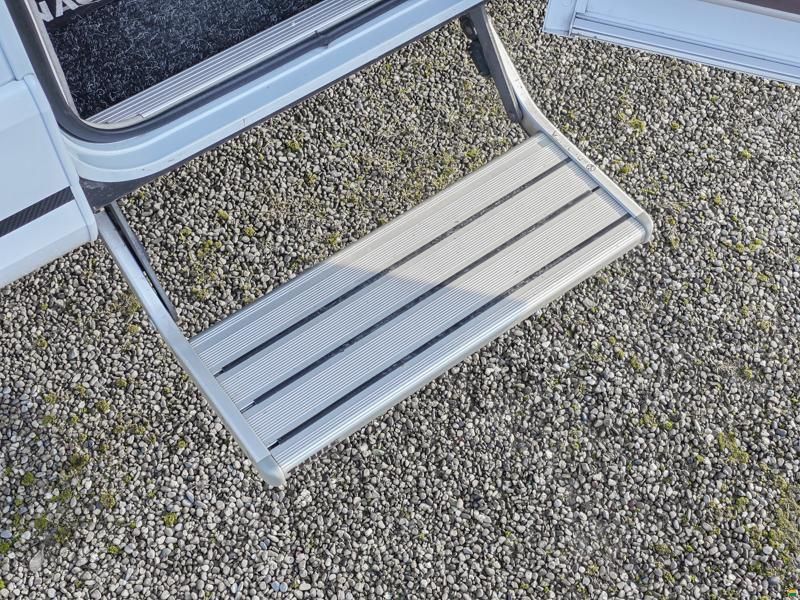 Knaus Sky TI 700 MEG Platinum Selection