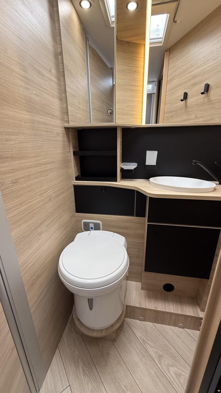 Challenger 318 Graphite Edition