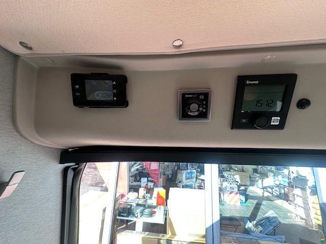 Hymer Free 600 Campus-Dachbett-Luftfederung