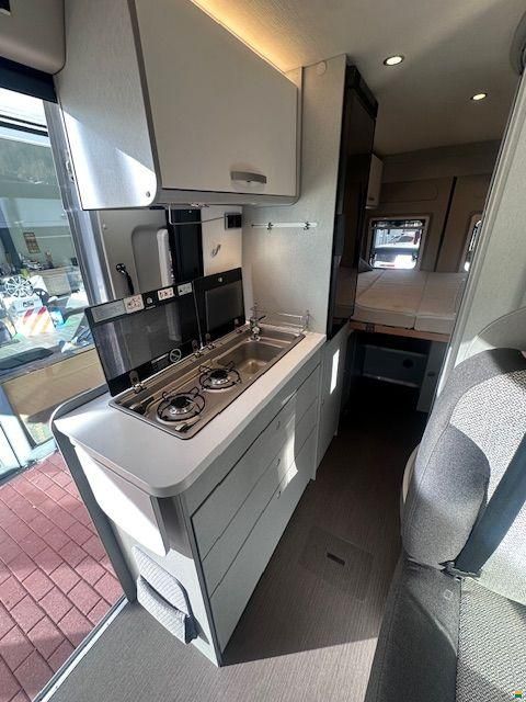 Hymer Free 600 Campus-Dachbett-Luftfederung