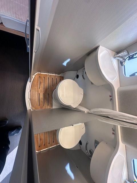 Hymer Free 600 Campus-Dachbett-Luftfederung