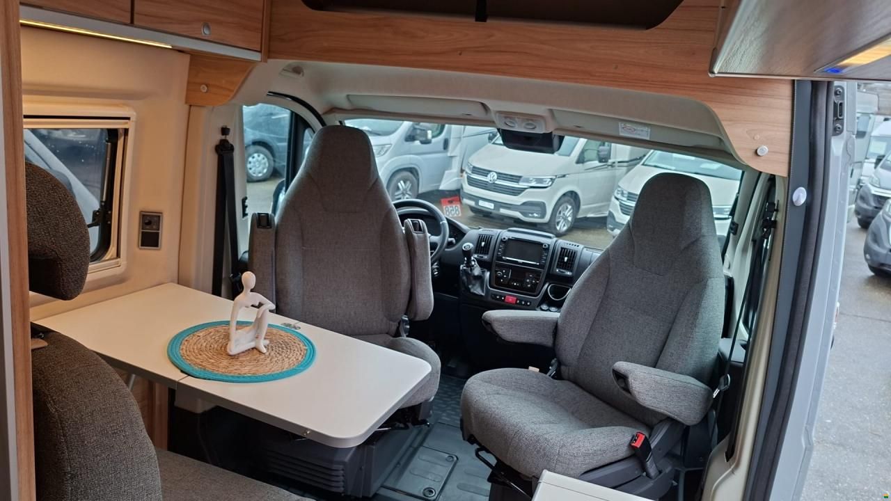 Hymer Crand Canyon Crossover