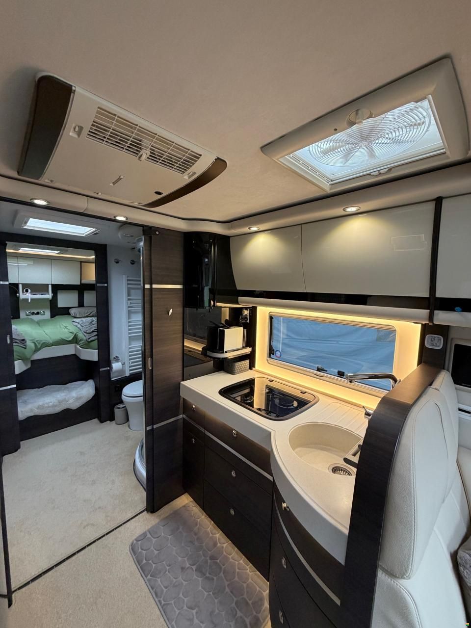 Concorde Charisma 900L