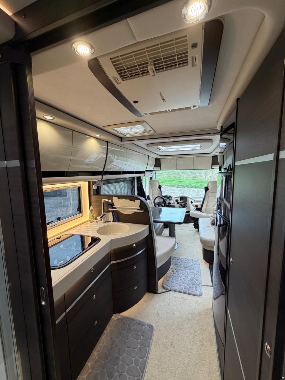 Concorde Charisma 900L
