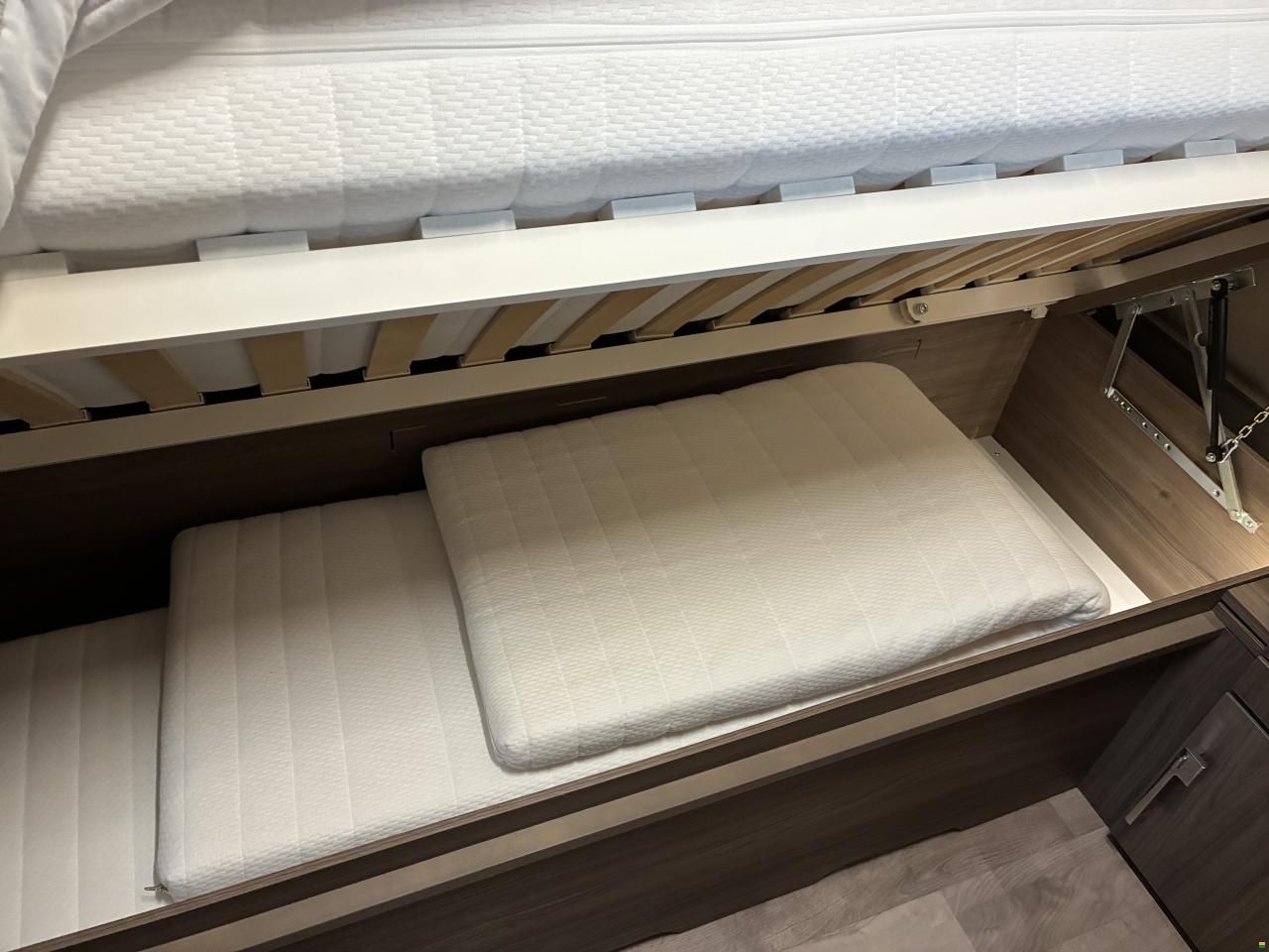 Kabe Royal 560 GLE B2 2.3m