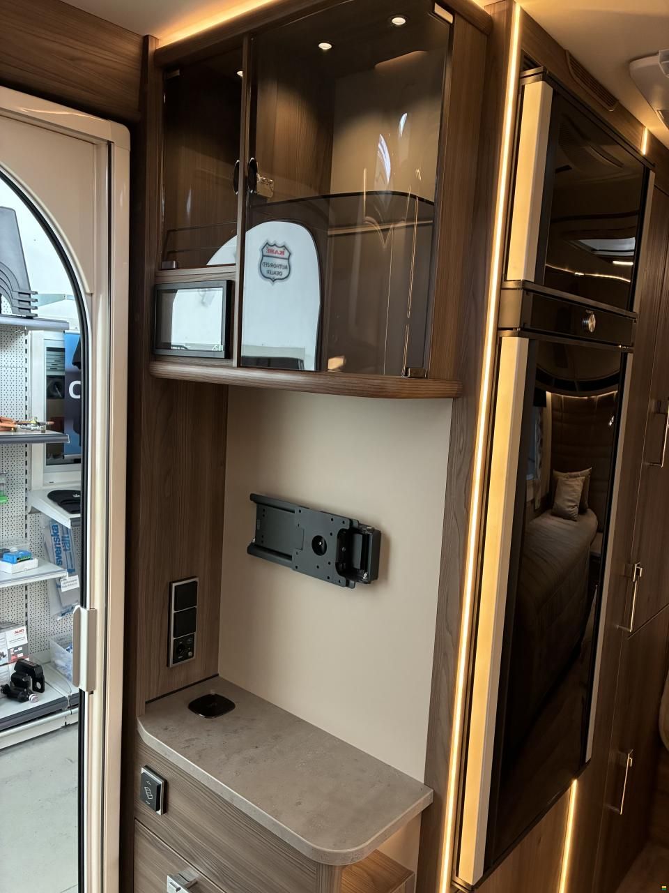 Kabe Royal 560 GLE B2 2.3m