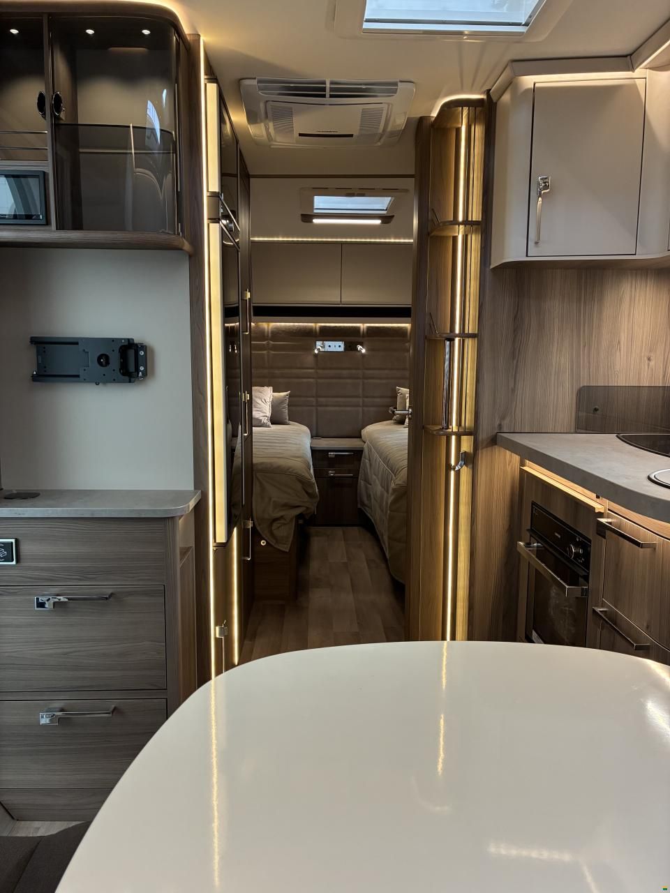 Kabe Royal 560 GLE B2 2.3m