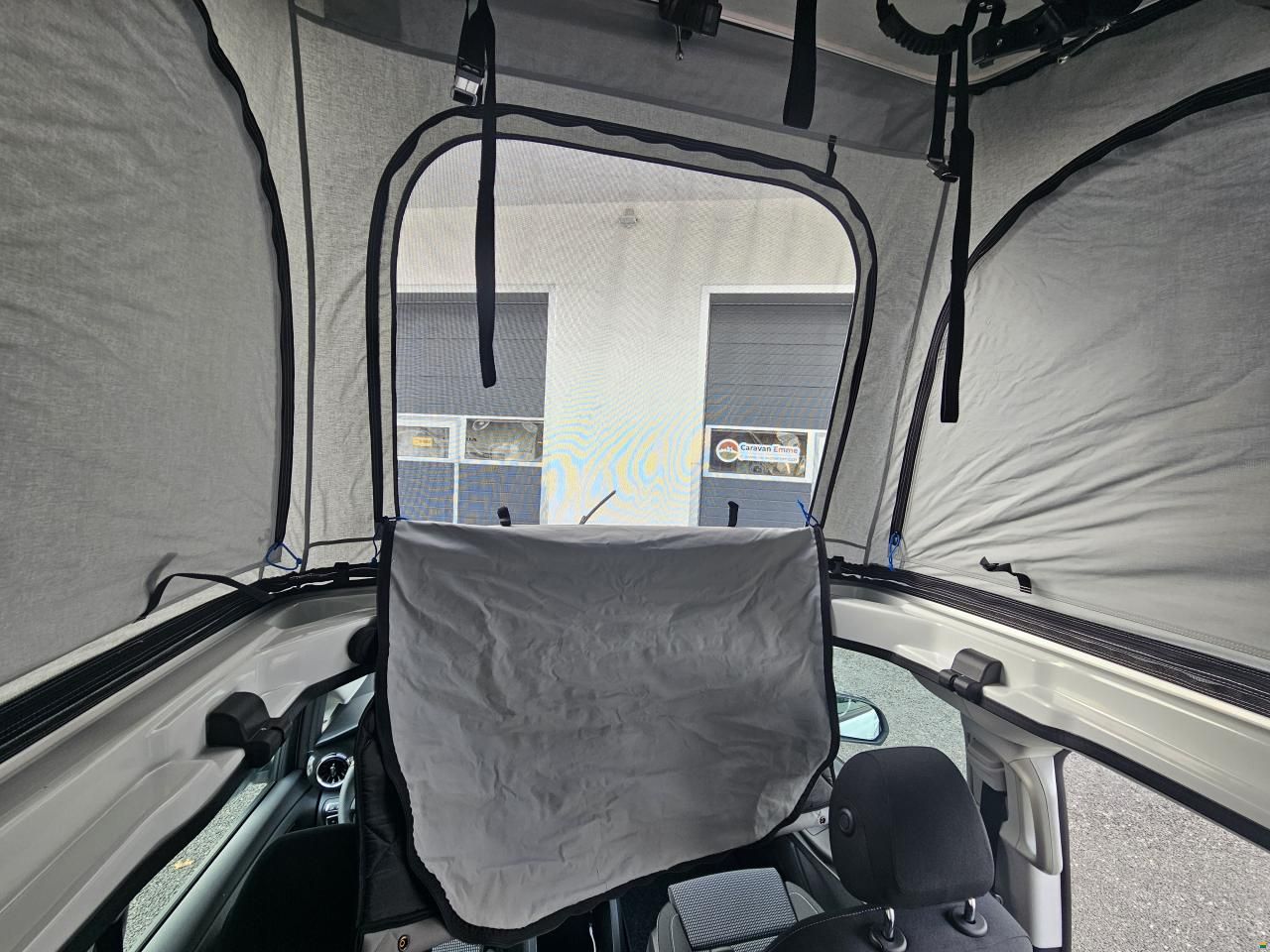 Mercedes Benz P&ouml;ssl Vanstar mit Automat & 4x4!