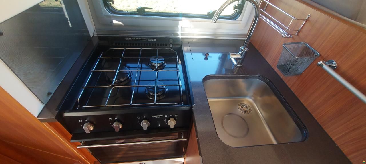 Adria Matrix M650 SF