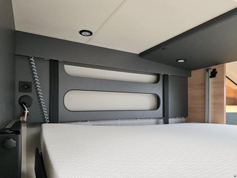 Knaus Live Wave 650 MEG Platinum Selection