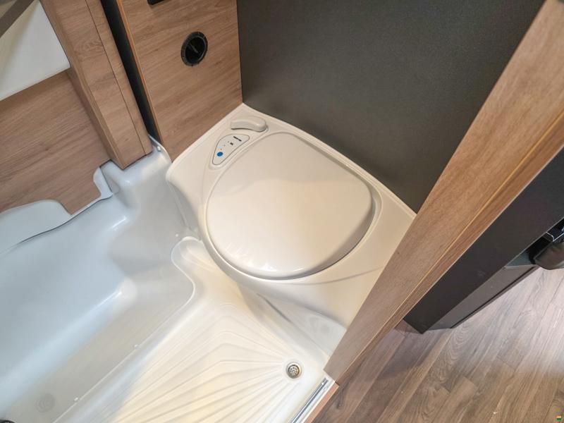 Knaus Live Wave 650 MEG Platinum Selection