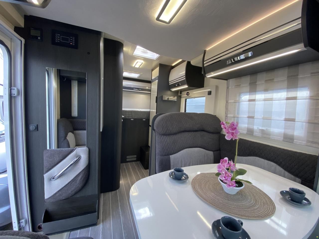 Roller Team Kronos 294 TL, Ford 170PS Automat