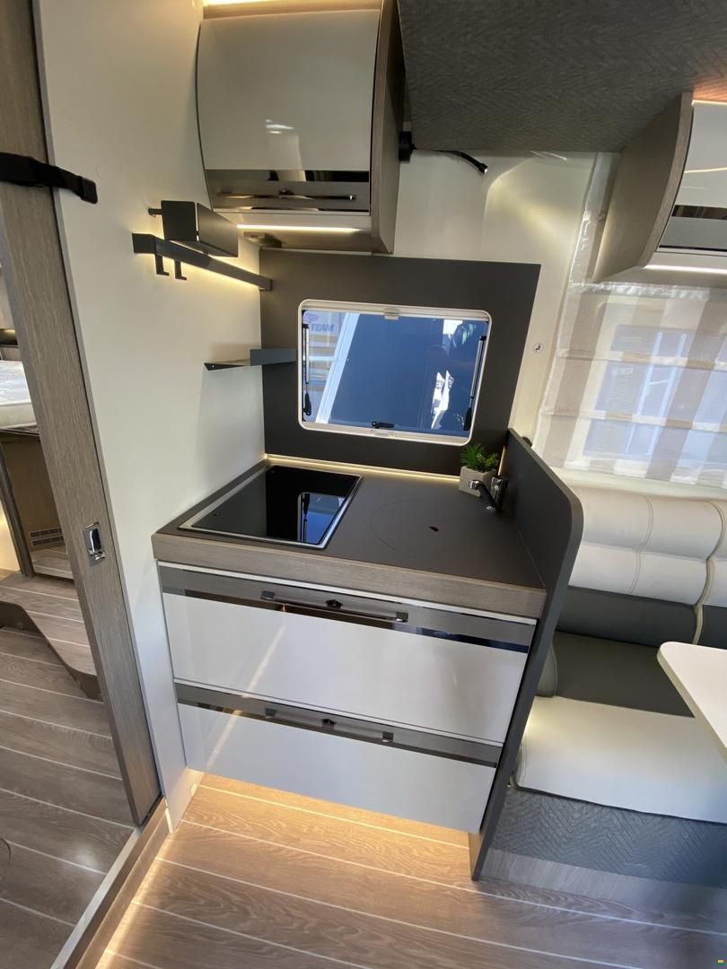 Roller Team Zefiro 266TL, Ford 165PS Automat