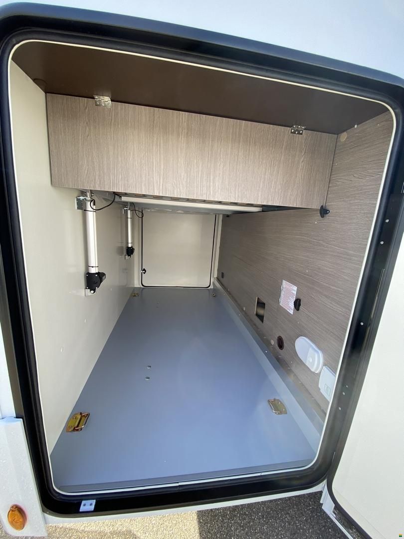 Roller Team Zefiro 266TL, Ford 165PS Automat