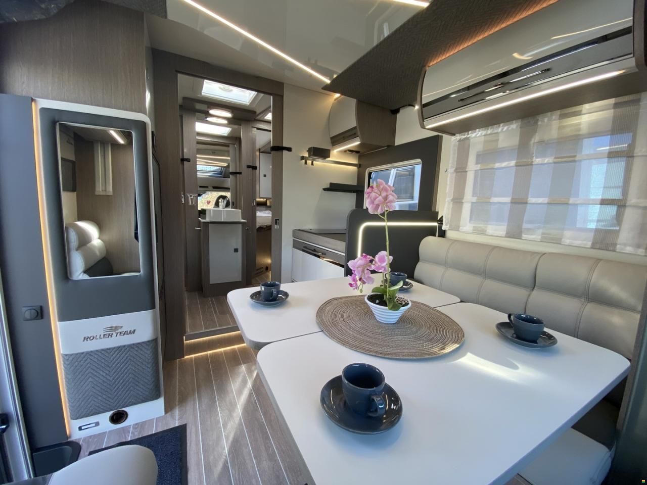 Roller Team Zefiro 266TL, Ford 165PS Automat