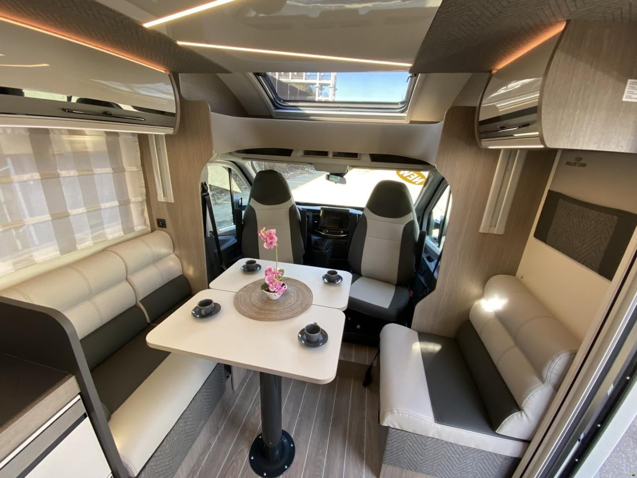 Roller Team Zefiro 266TL, Ford 165PS Automat