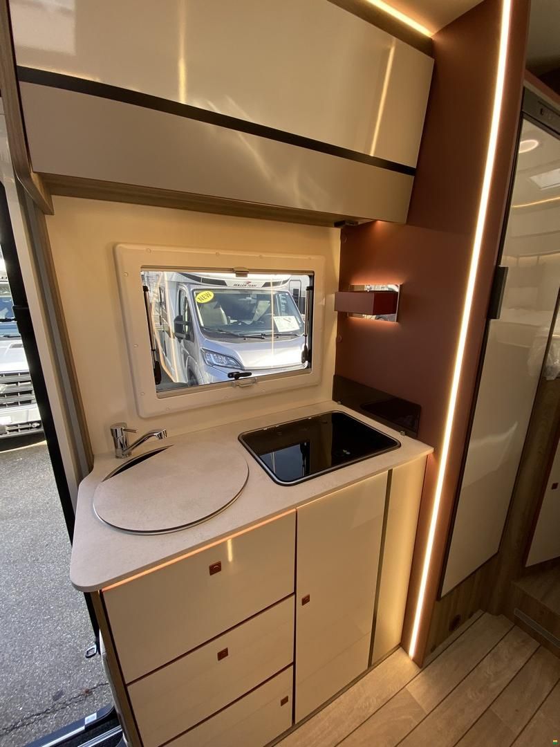 Roller Team Kronos Fit 281 P, Ford 165PS Automat