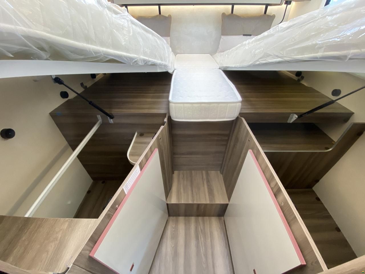 Roller Team Kronos Fit 281 P, Ford 165PS Automat