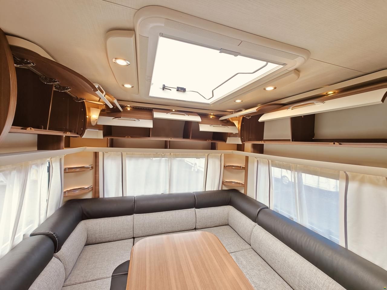 LMC MAESTRO 560E L&auml;ngsbetten