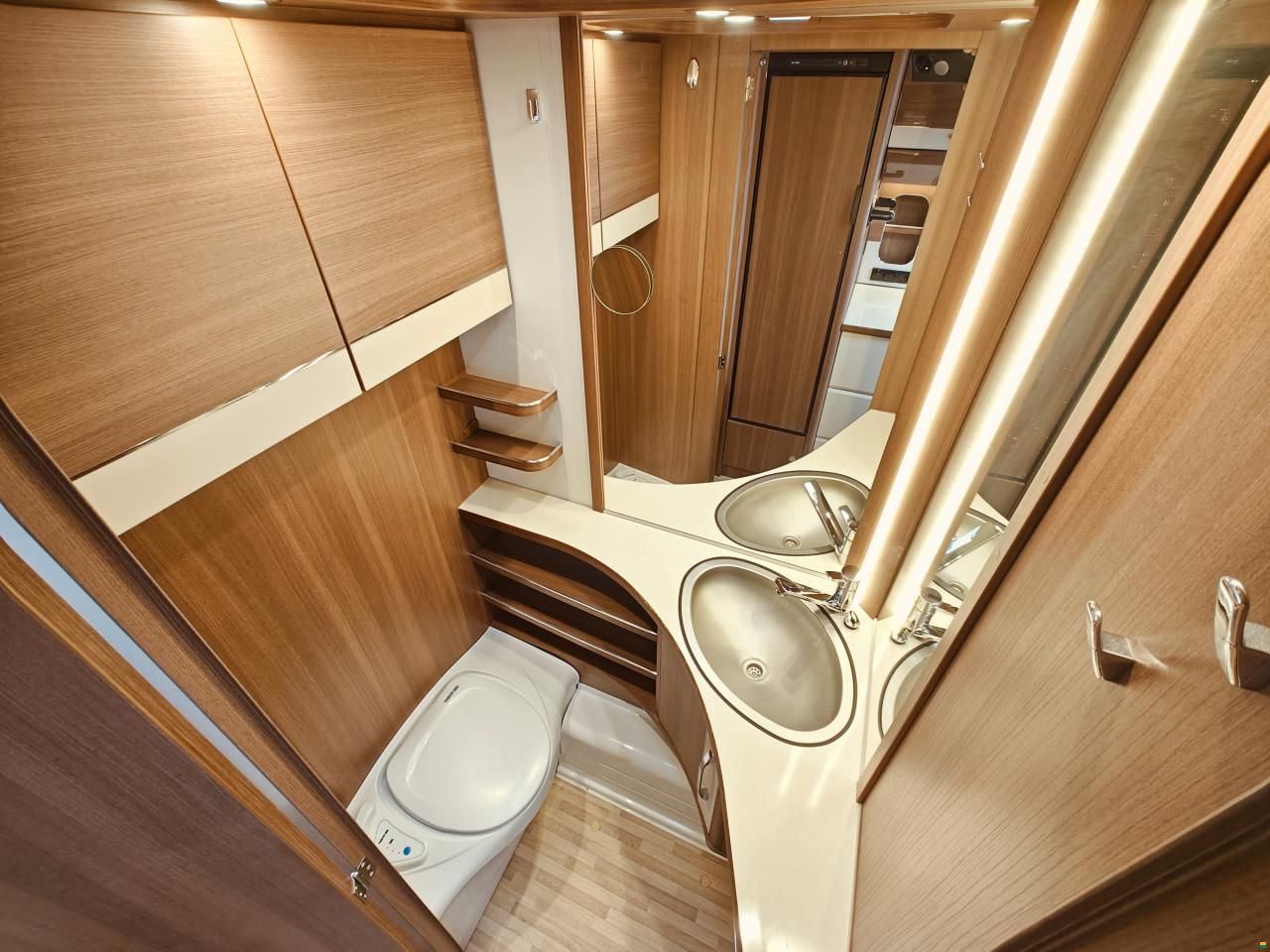 LMC MAESTRO 560E L&auml;ngsbetten