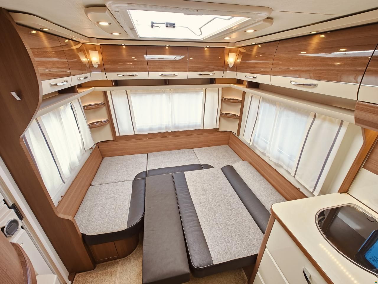 LMC MAESTRO 560E L&auml;ngsbetten