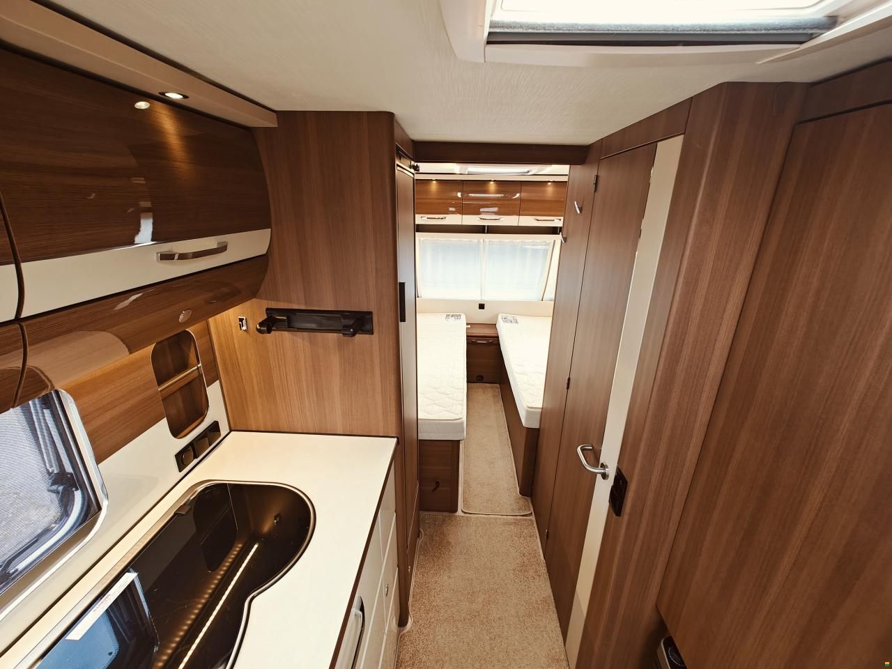 LMC MAESTRO 560E L&auml;ngsbetten