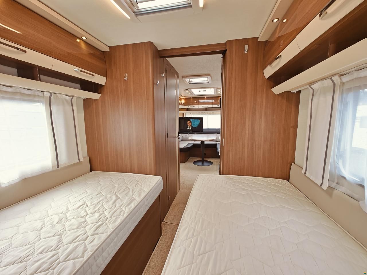 LMC MAESTRO 560E L&auml;ngsbetten