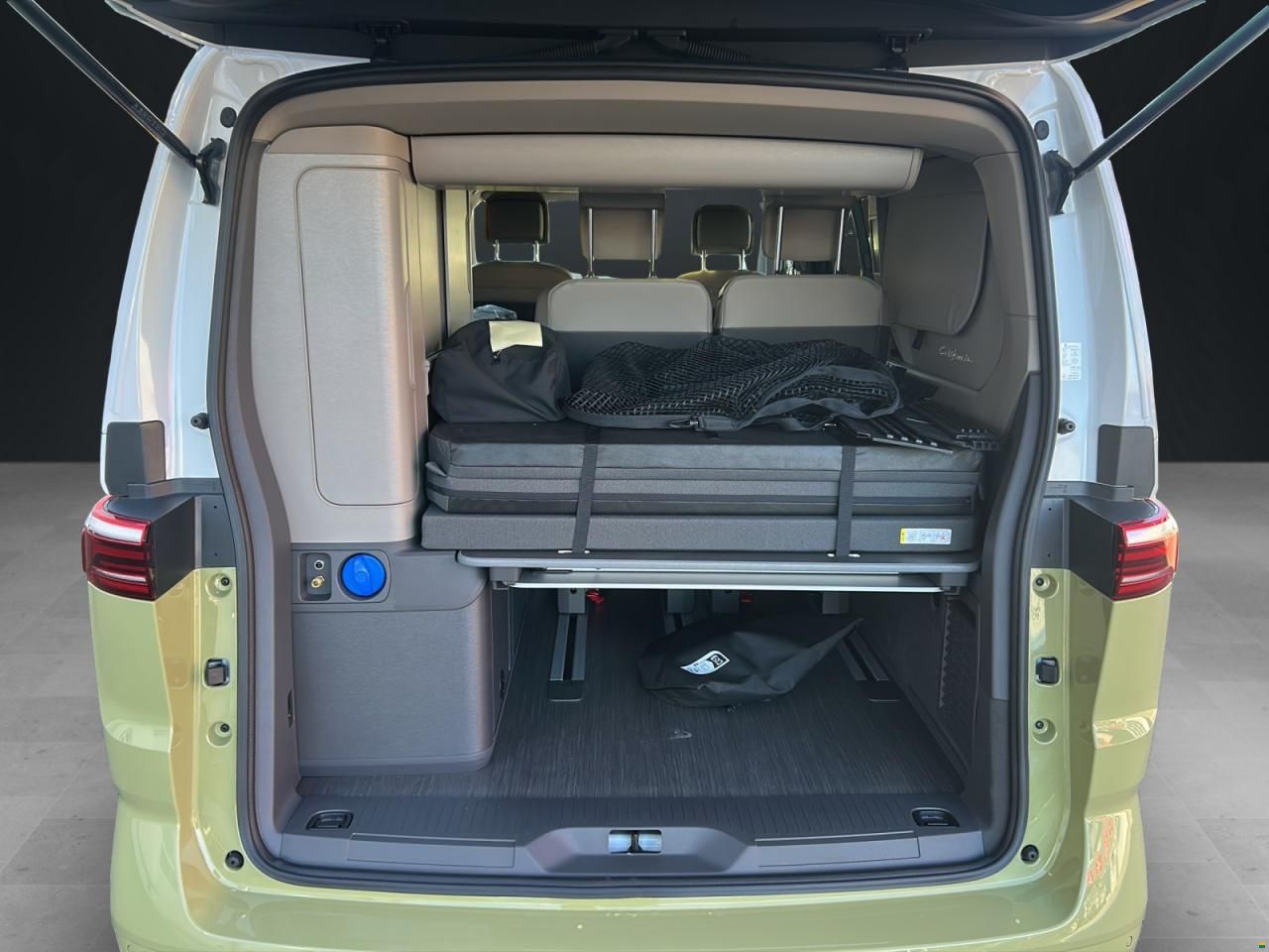 Volkswagen New California eHybrid Ocean 4Motion