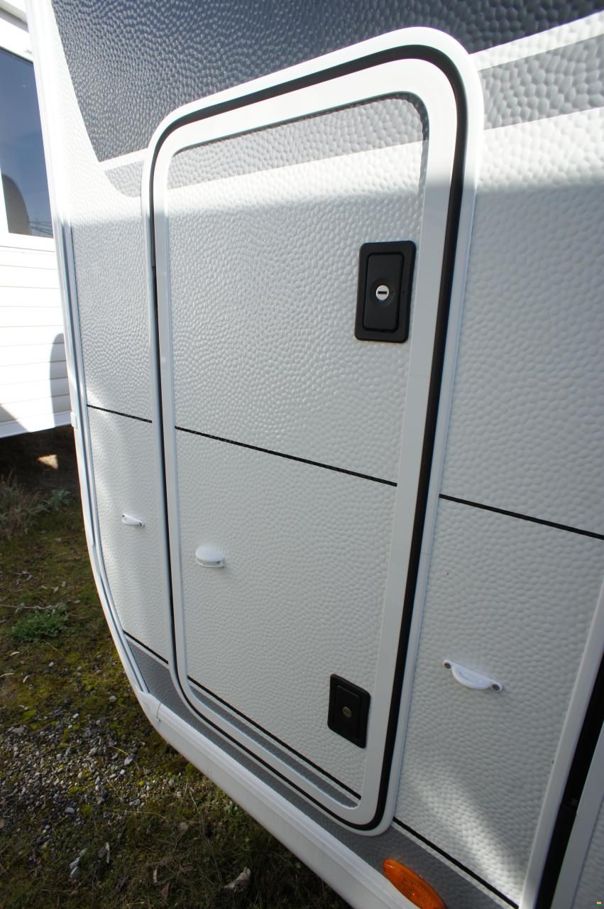 Hobby De Luxe 490 KMF