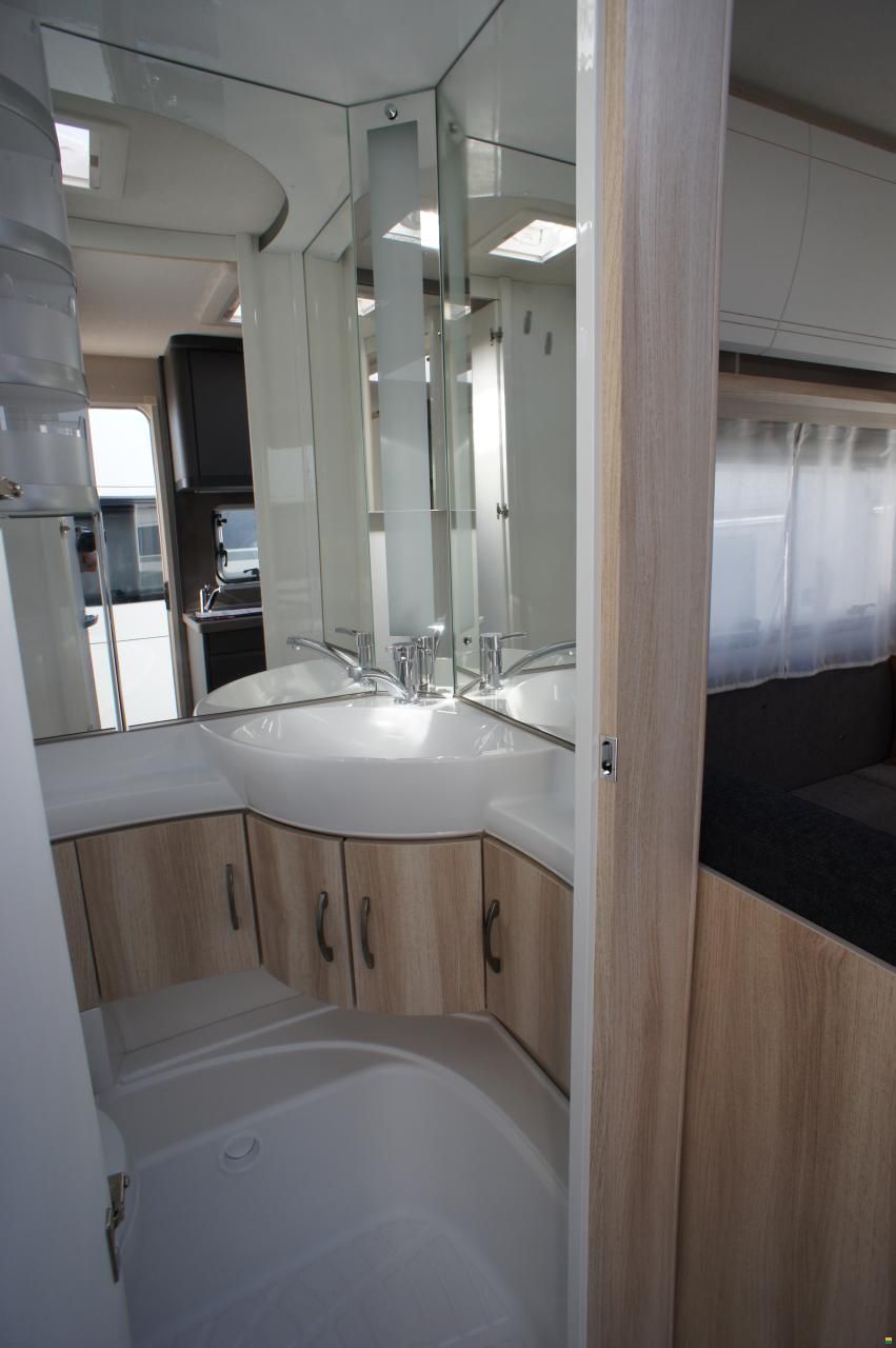 Hobby De Luxe 490 KMF