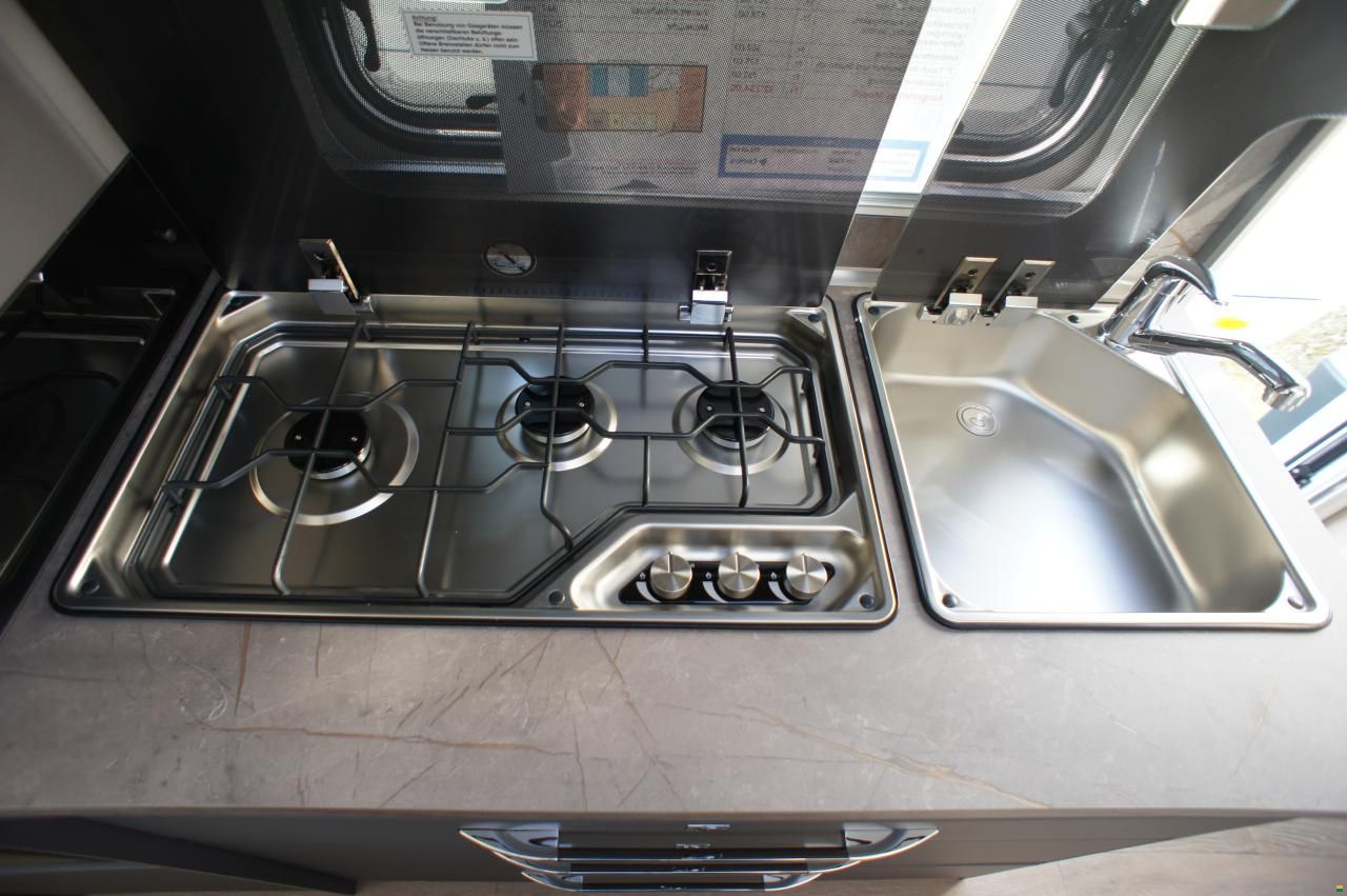 Hobby De Luxe 490 KMF