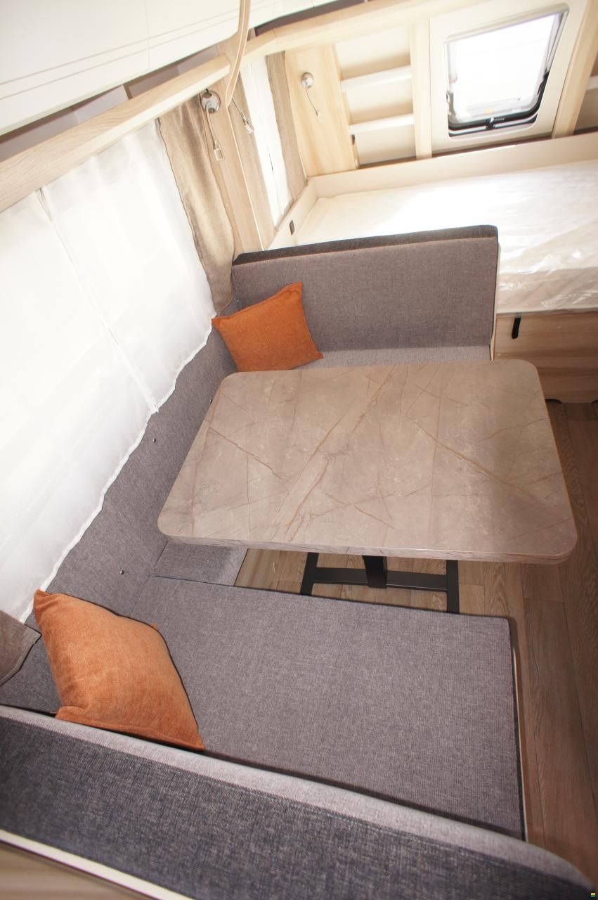 Hobby De Luxe 490 KMF