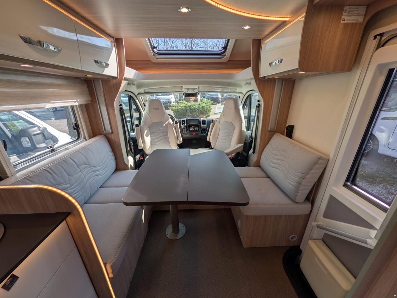 B&uuml;rstner Delfin T732