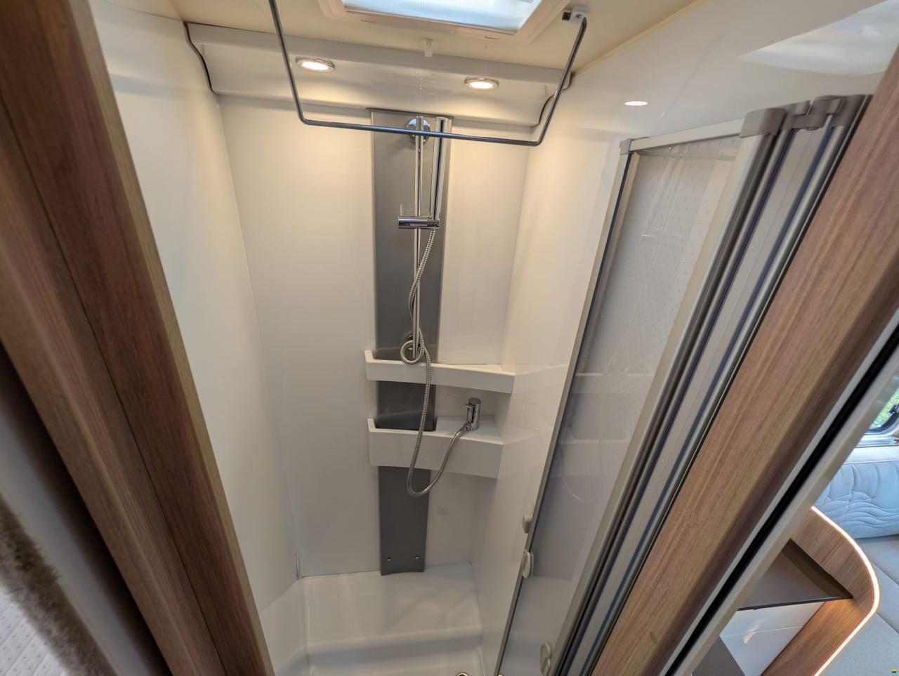 B&uuml;rstner Delfin T732