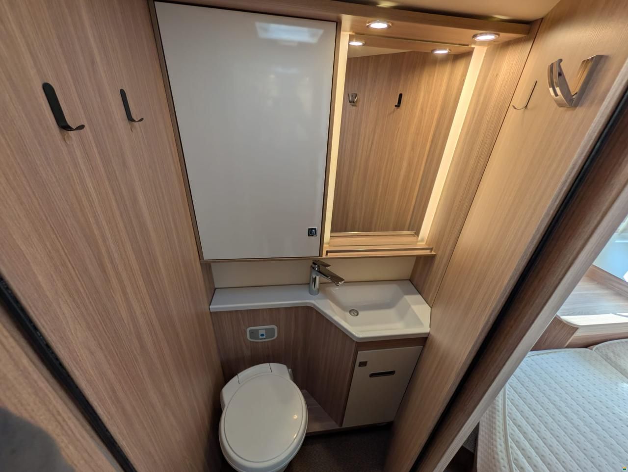 B&uuml;rstner Delfin T732