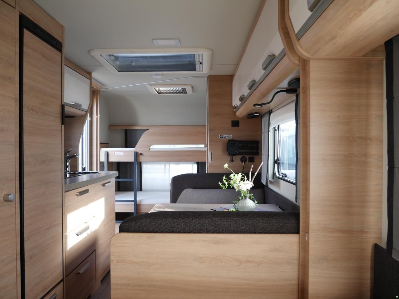 Knaus S&uuml;dwind 540 FDK Black S | 2026