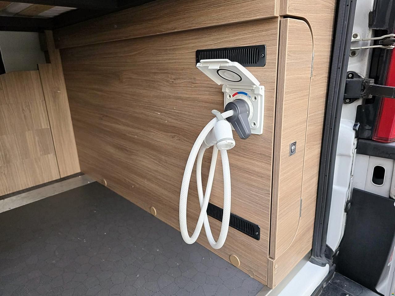 Pilote V540 G 2.2 AUTOMAT MJ 140