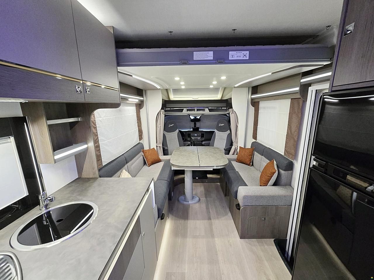 Challenger 260 GRAPHITE EDITION 2.0 TDCI AUTOMAT