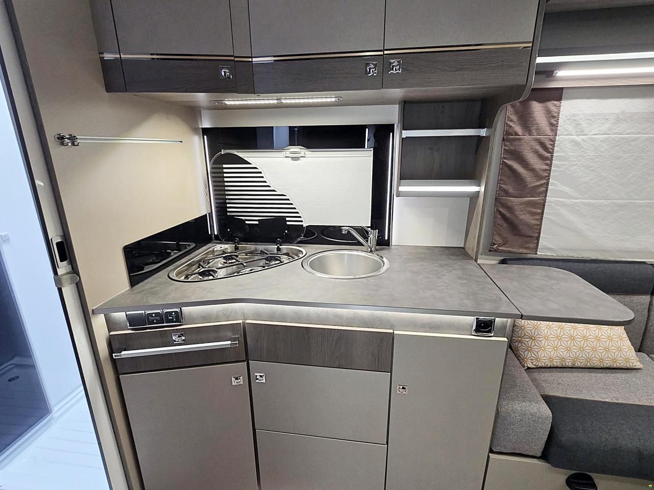 Challenger 260 GRAPHITE EDITION 2.0 TDCI AUTOMAT