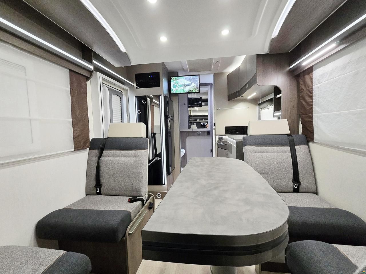 Challenger 260 GRAPHITE EDITION 2.0 TDCI AUTOMAT