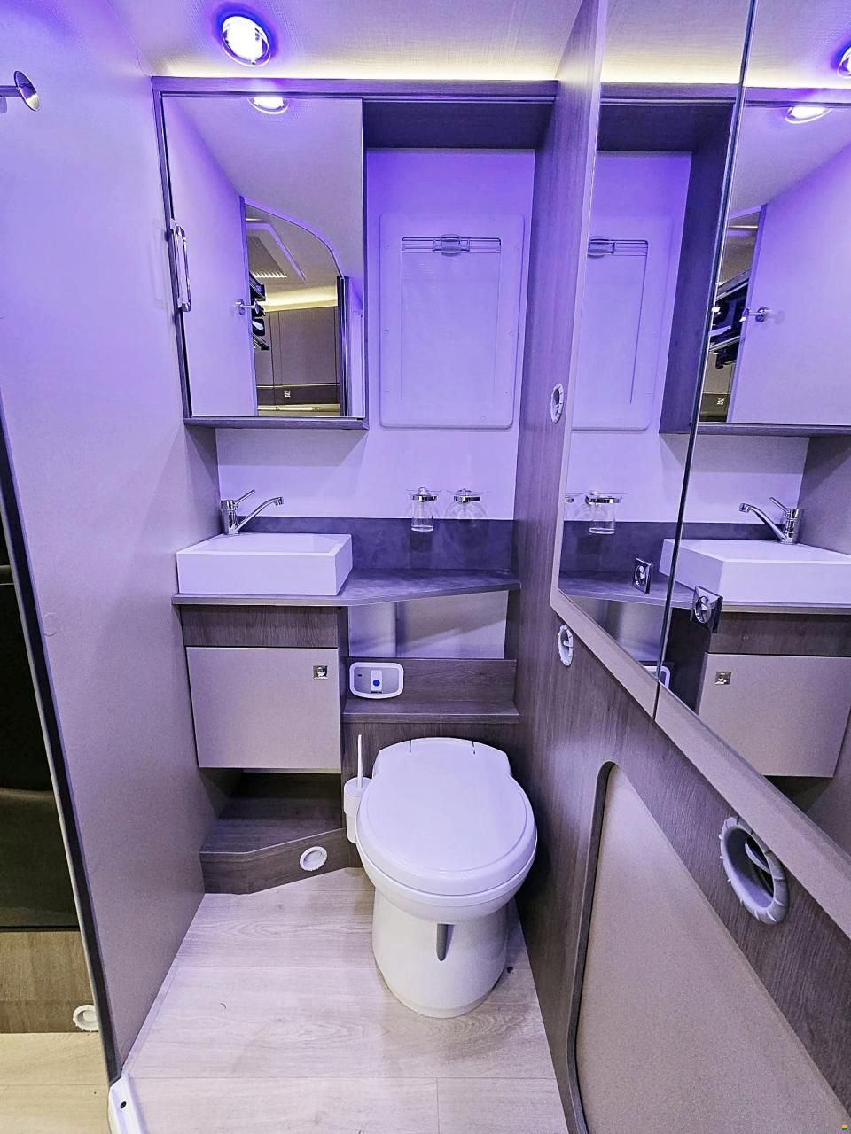 Challenger 260 GRAPHITE EDITION 2.0 TDCI AUTOMAT