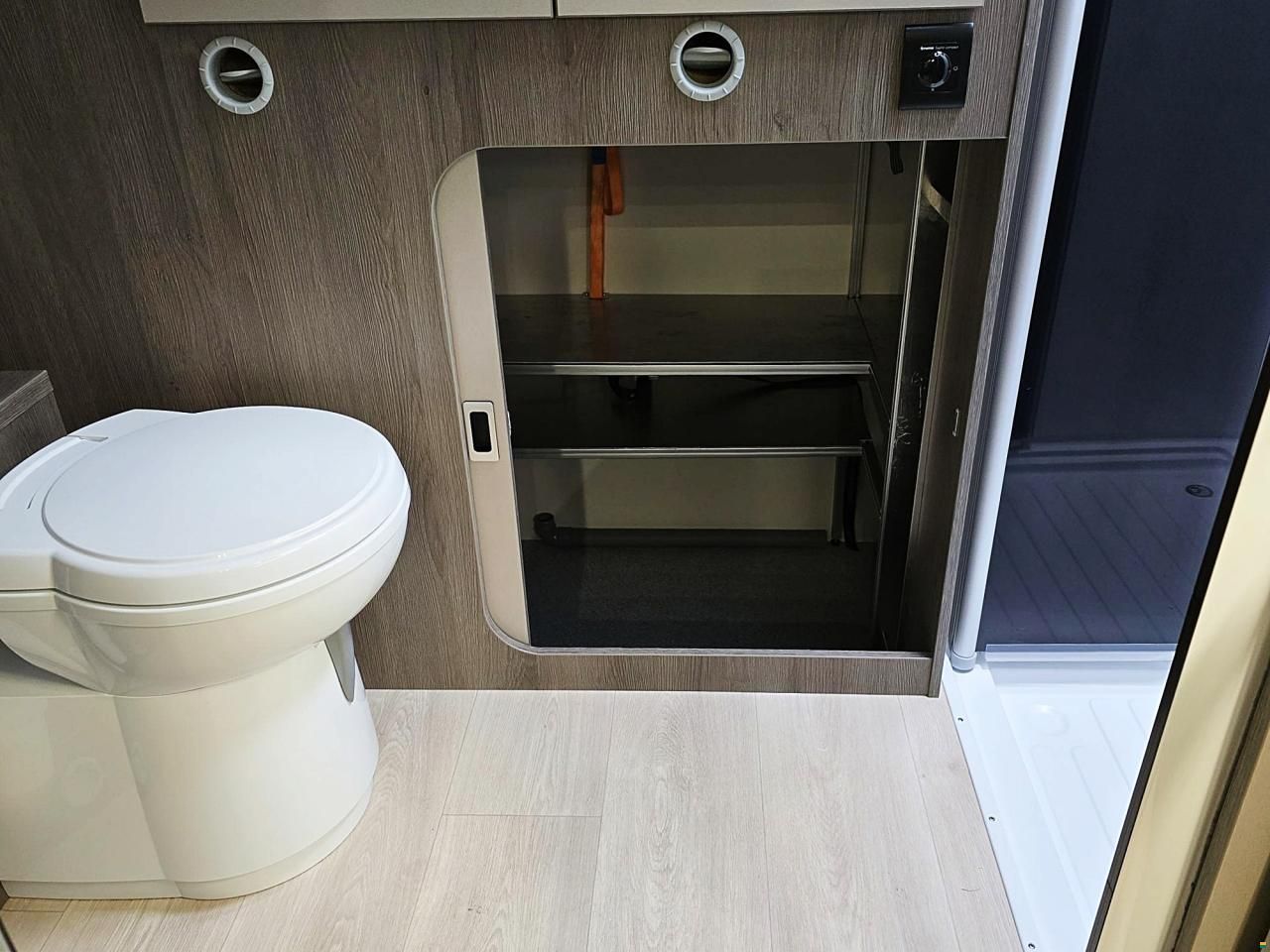 Challenger 260 GRAPHITE EDITION 2.0 TDCI AUTOMAT