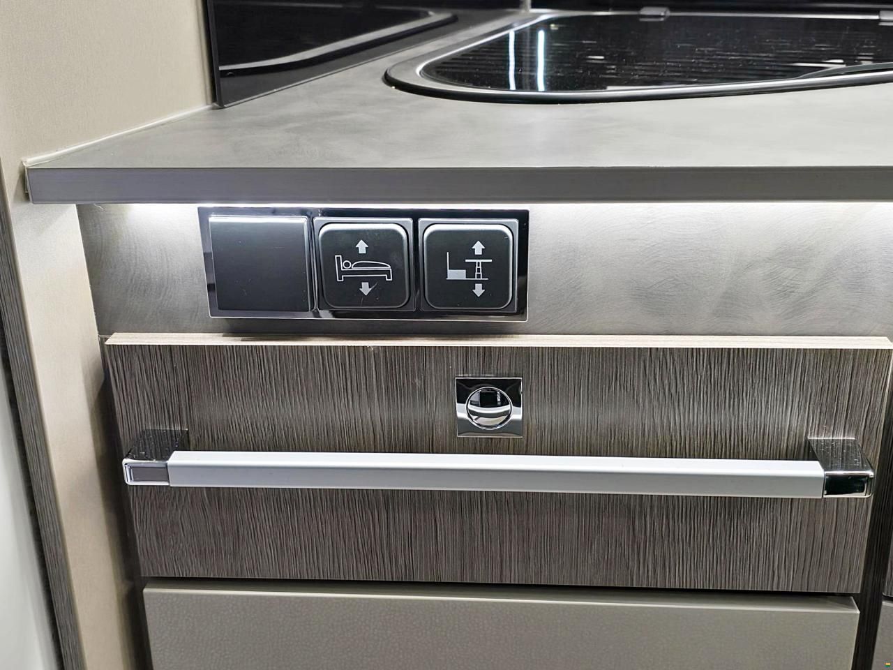 Challenger 260 GRAPHITE EDITION 2.0 TDCI AUTOMAT