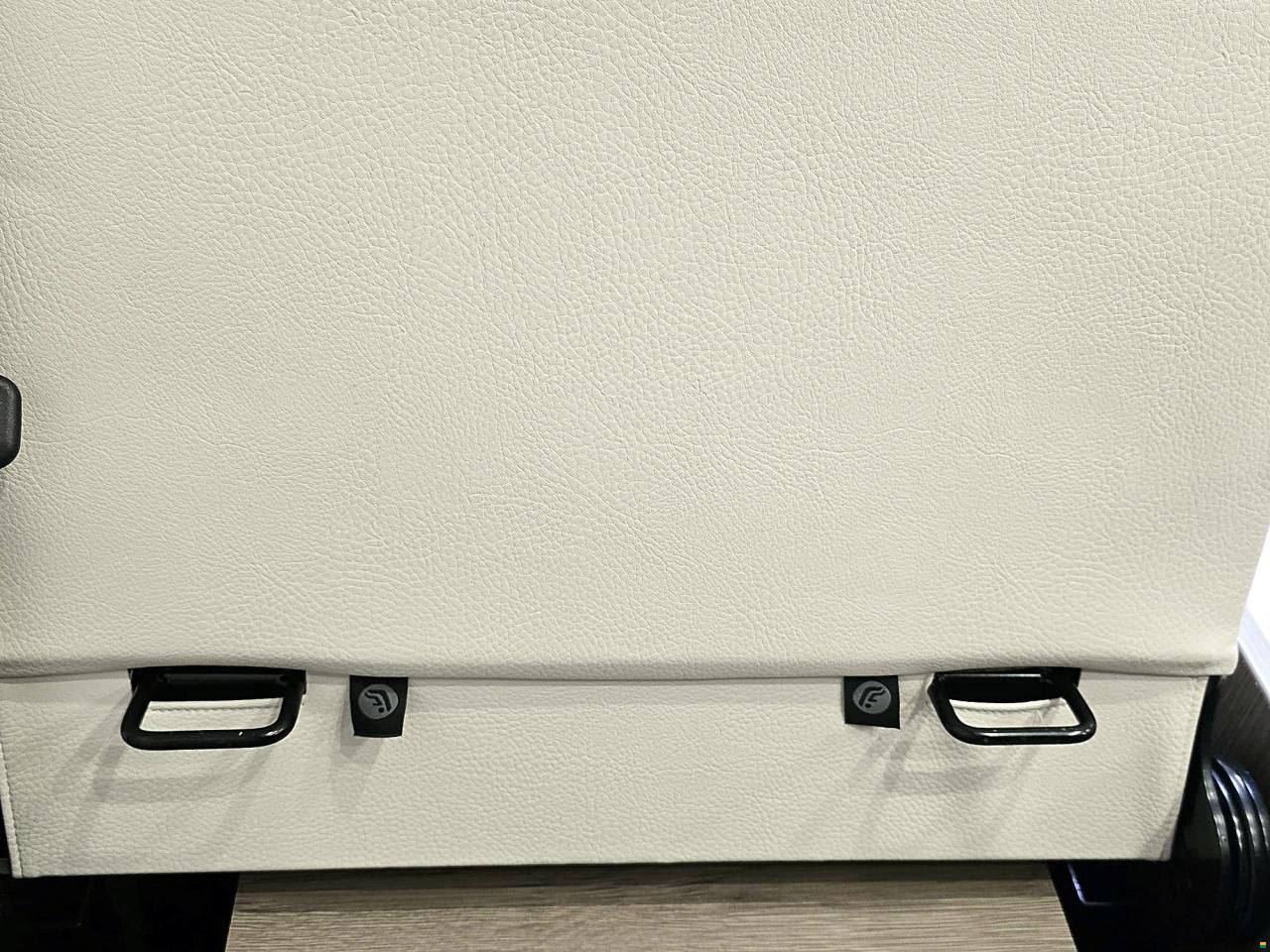 Challenger 260 GRAPHITE EDITION 2.0 TDCI AUTOMAT