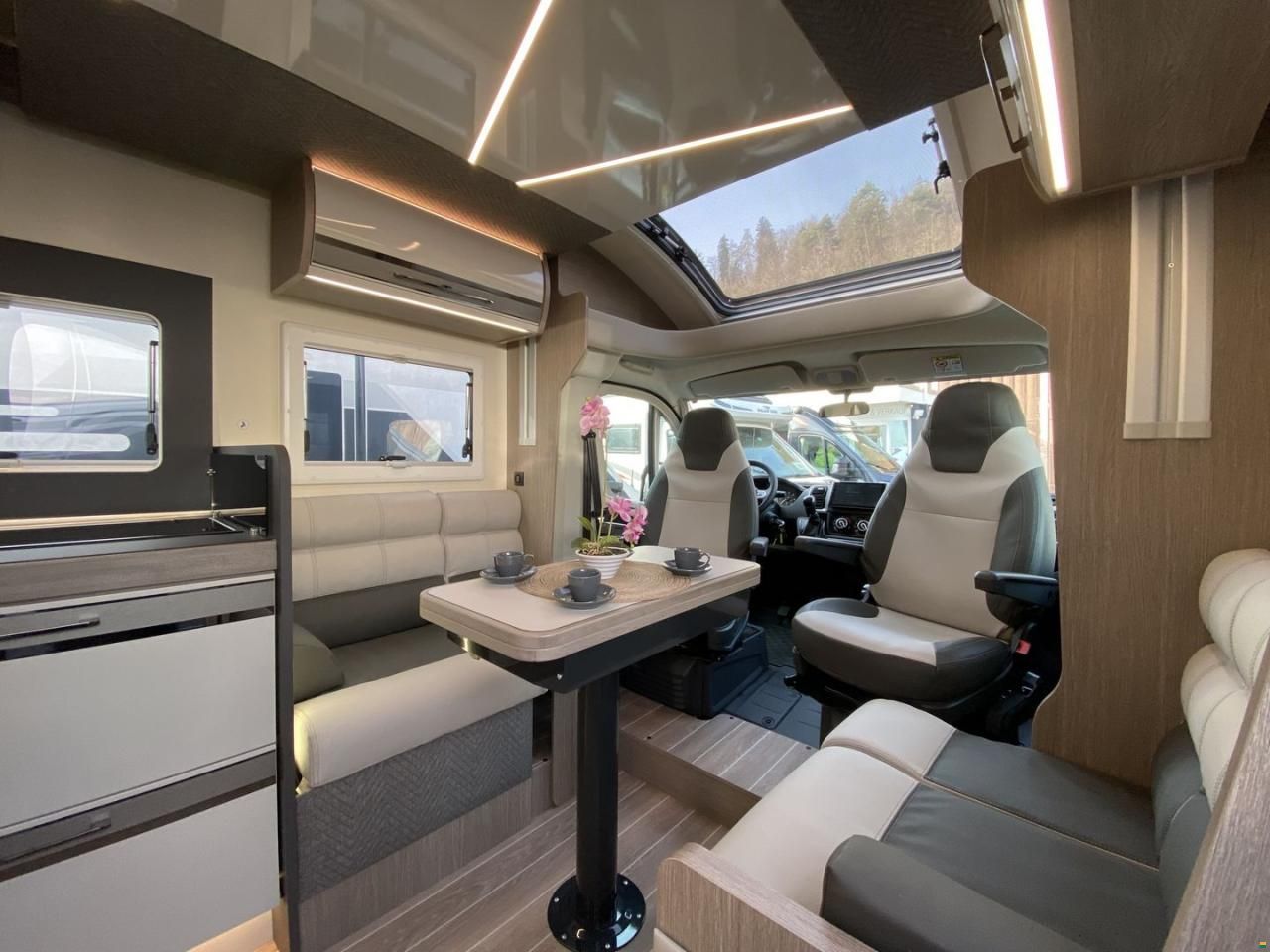 Roller Team Zefiro 287TL, Fiat 2.2MJ 180PS Automat