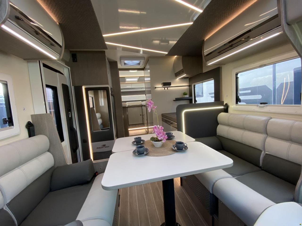 Roller Team Zefiro 287TL, Fiat 2.2MJ 180PS Automat