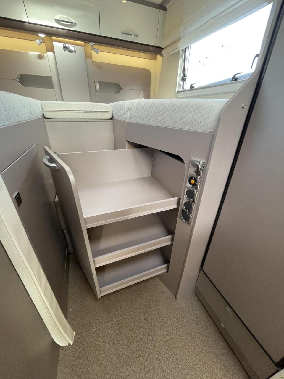 B&uuml;rstner Limited T 690 G